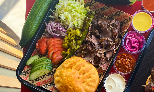 Happie Döner, Afhalen: Turkse pizza of broodje kipdöner + drankje