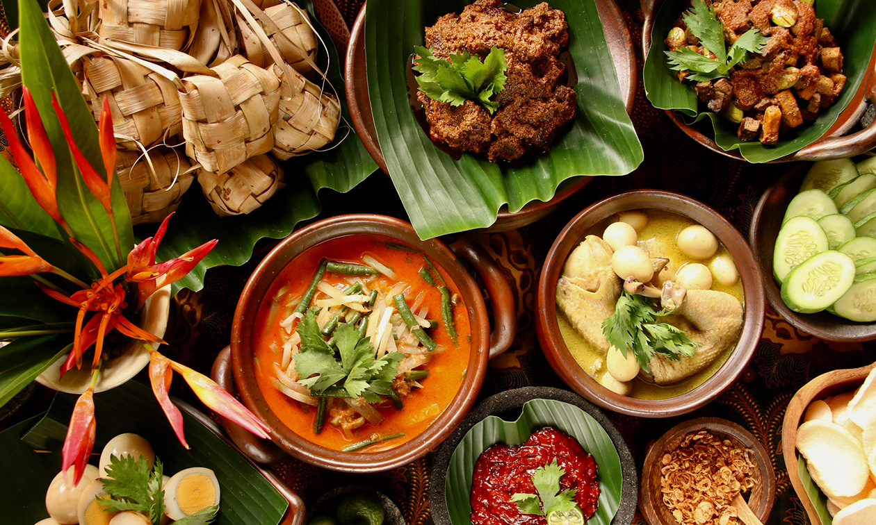 Restaurant Indisch Geluk, Nasi rames of rijsttafel (vlees of vega) voor ...